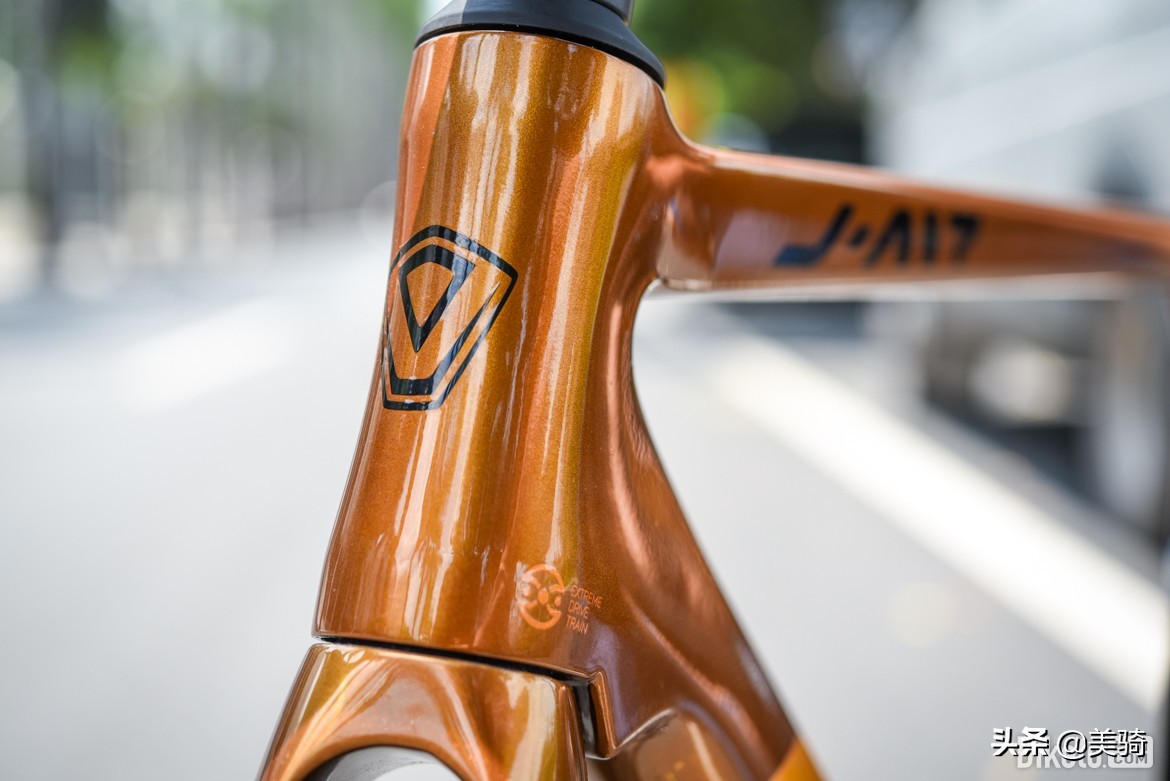 入门碳纤维公路车和顶级铝公路车,kootu碳纤维公路车测评