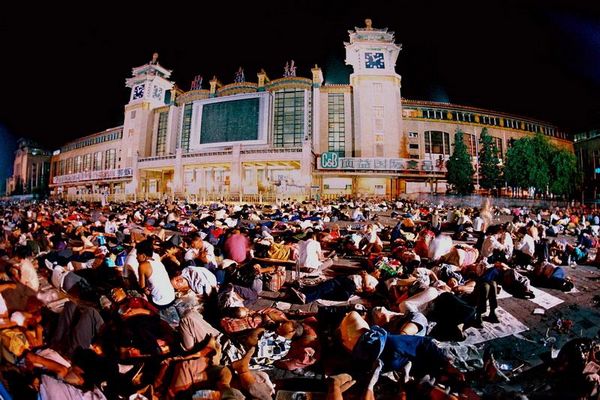 八九十年代北京老照片:北京饭店开起夜市,中关村孕育一批IT精英