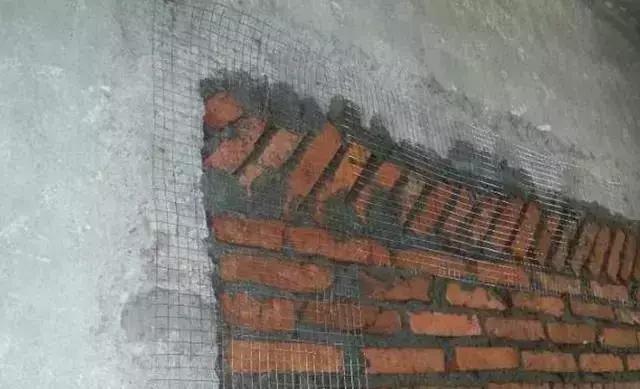 瓦工师傅砌墙出现裂缝怎么办,泥工师傅做的不好怎么办