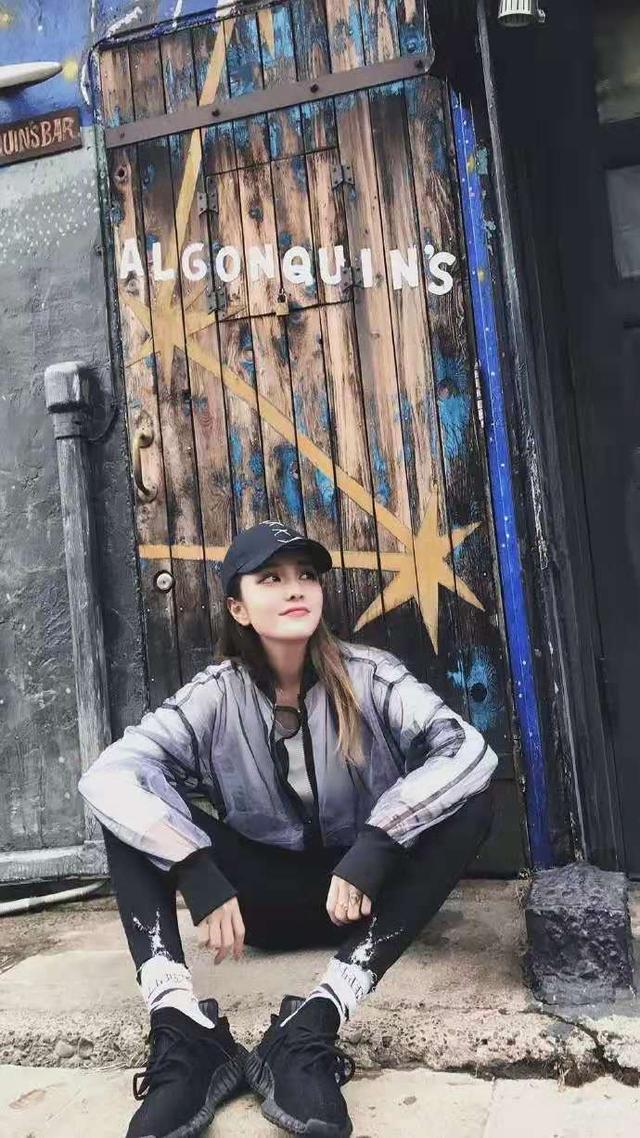 被生活暴击后，她挣了一百万