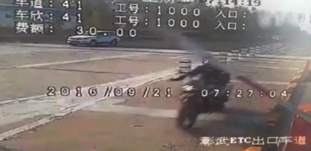 2004年赵本山徒弟被轰下台,赵本山徒弟卖东西被罚20万