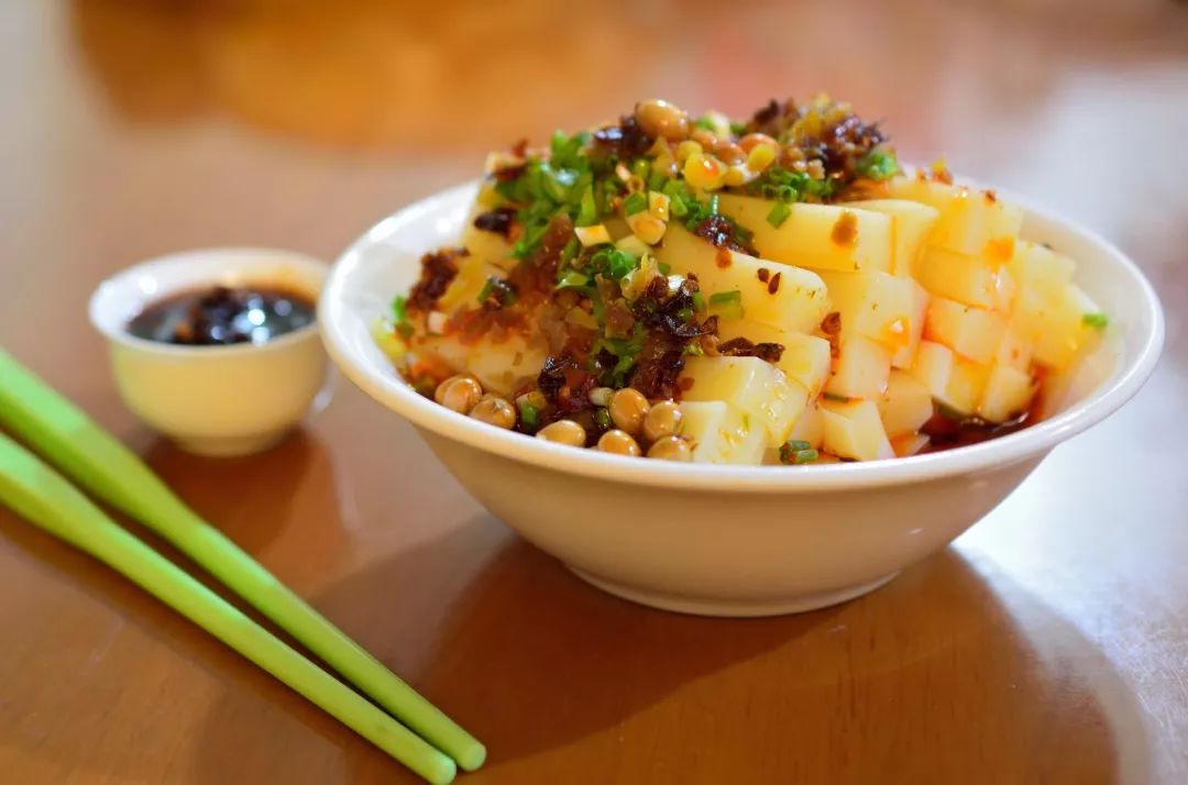 坐上高铁去旅游沿线美食尝个遍,云贵川渝高铁环线