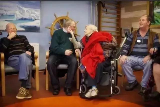 世界上最伟大的*局骗**:152名老人被骗8年,却觉得无比快乐