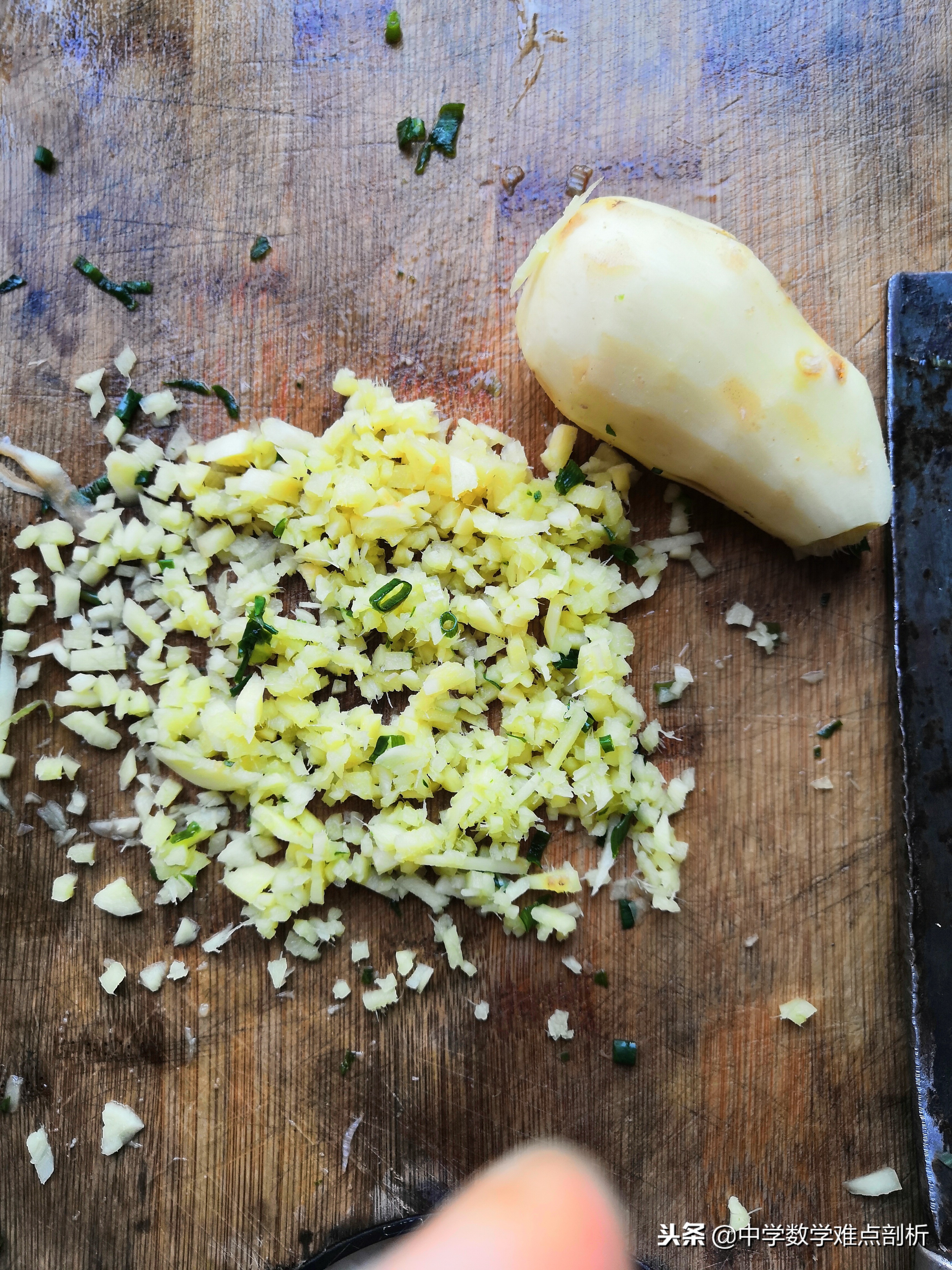 我是头条数学老师做菜最好的,厨师里面数学最好的,今天做狮子头