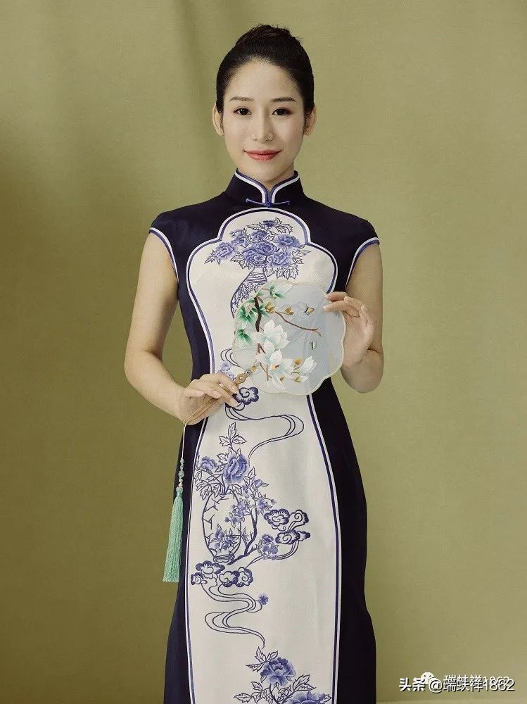 新中式旗袍图片,新中式旗袍古典