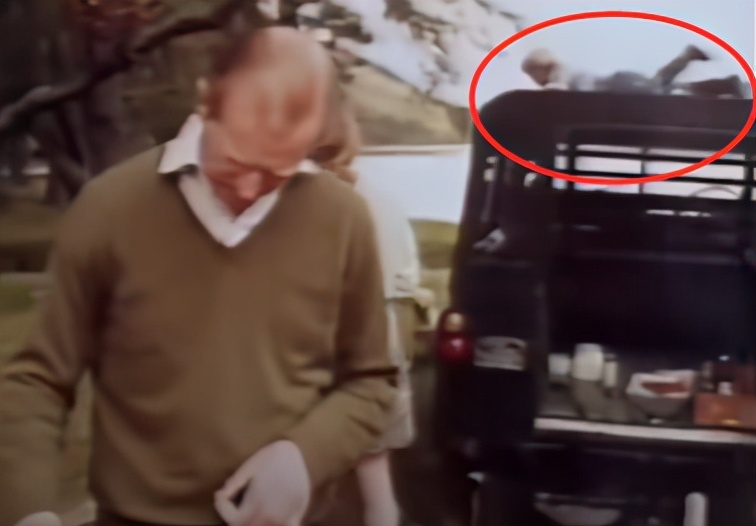 英女王下令封杀50年!王室私生活*片禁**遭泄露,百万人在线吃瓜