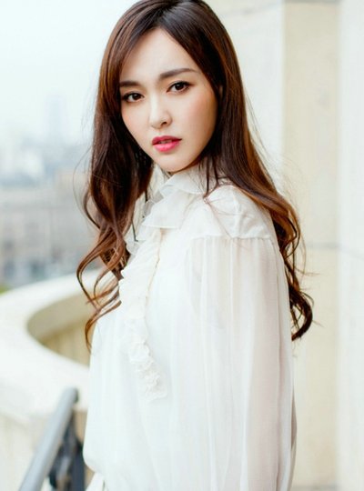 网传为新女友一掷千金，文章发博否认恋情，拖出一个隐藏的明星班