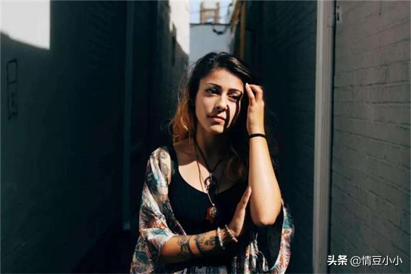 两*交性**往，男友还跟前任女友“借钱”，现任怎么做才能打败前任？