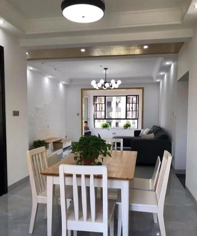 婚房卧室搭配什么家具简约大气,原木风客厅婚房布置