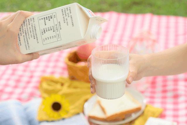 今时今日，连燕塘牛奶也有「小蛮腰」了？