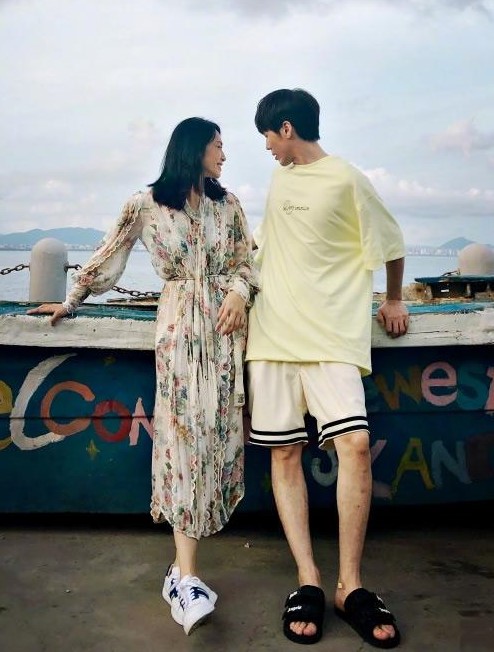 每个女人都需要一条印花裙!如姚晨、白宇一般,美成一道风景线