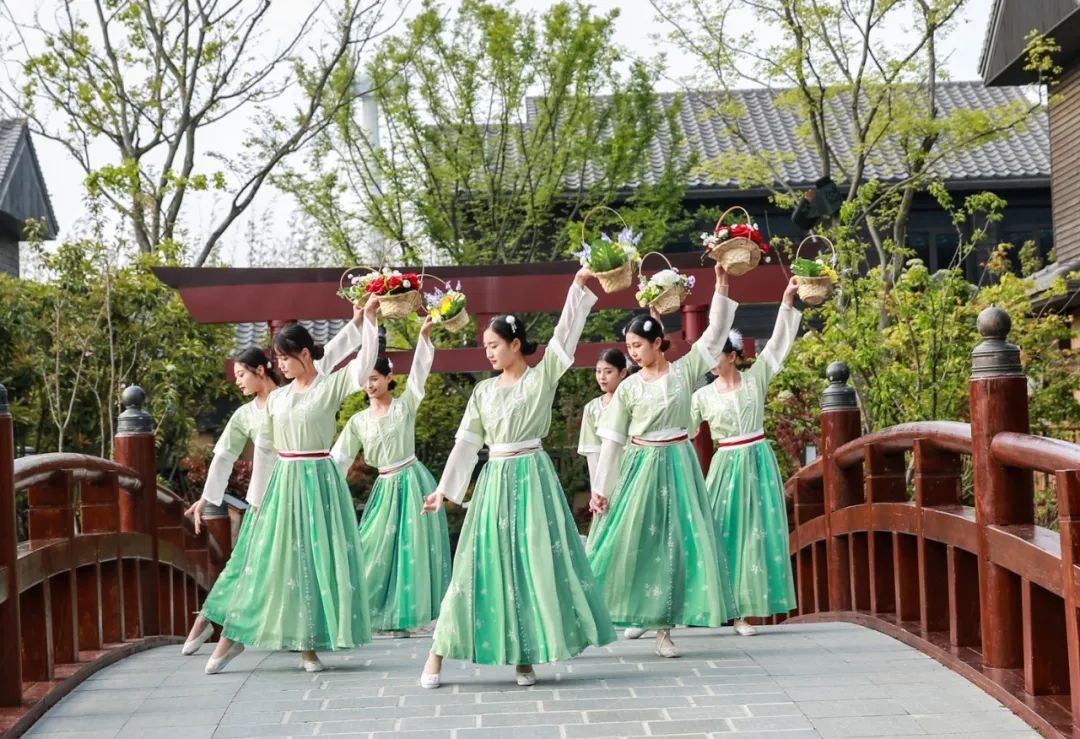 住进风景里温泉酒店,住进风景里旅游度假温泉酒店