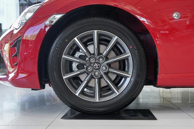 跑车丰田86,丰田86跑车多少钱落地