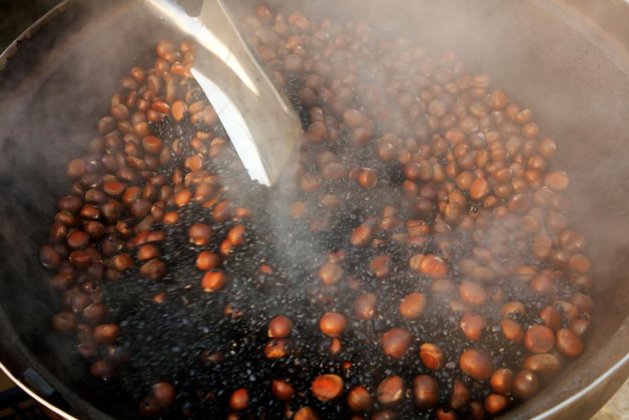 糖炒栗子为什么要放黑沙,炒栗子为什么要加沙子