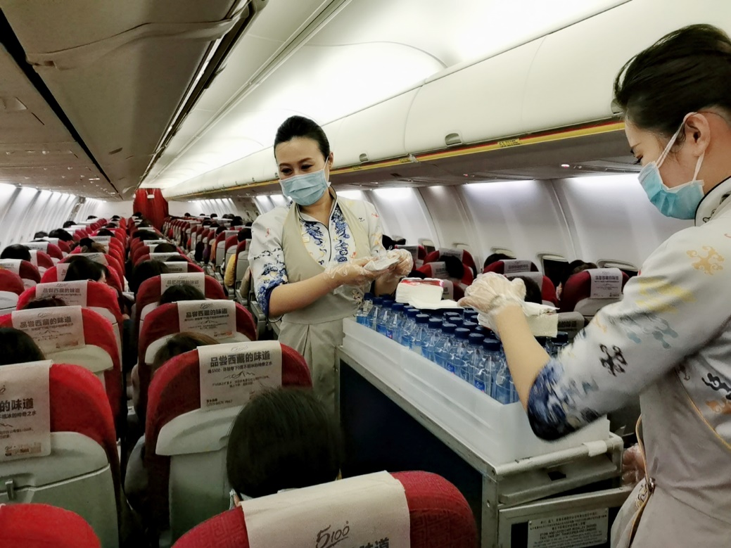 海南航空空姐接送抗疫英雄,海南航空抗疫版