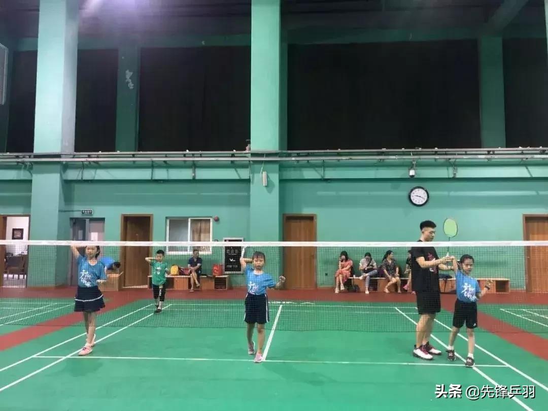 孩子打羽毛球基础训练,羽毛球有基础的孩子训练方法