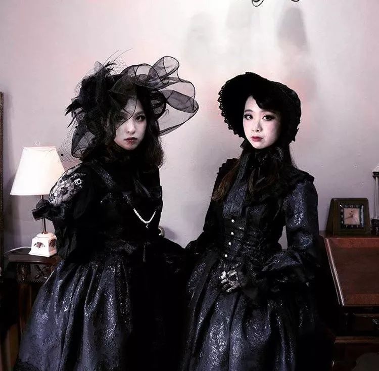 复古洛丽塔洋装,天价洛丽塔自拍