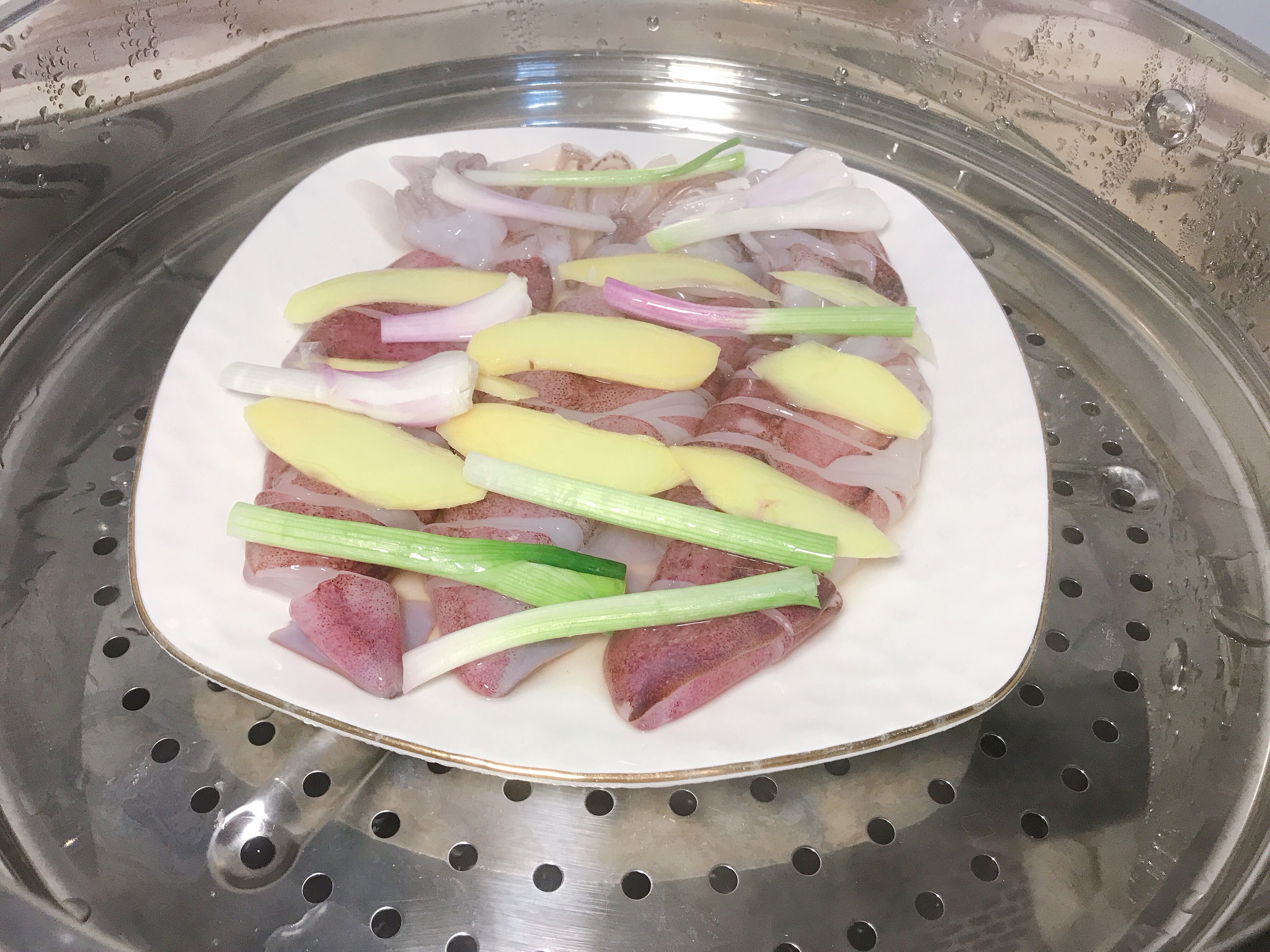 清蒸鱿鱼的正确做法大全,清蒸鱿鱼的做法大全家常菜窍门