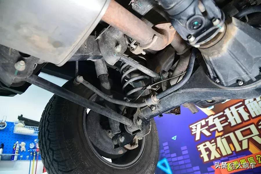 除了锈还漏油,防护不到位,还想出门去越野?
