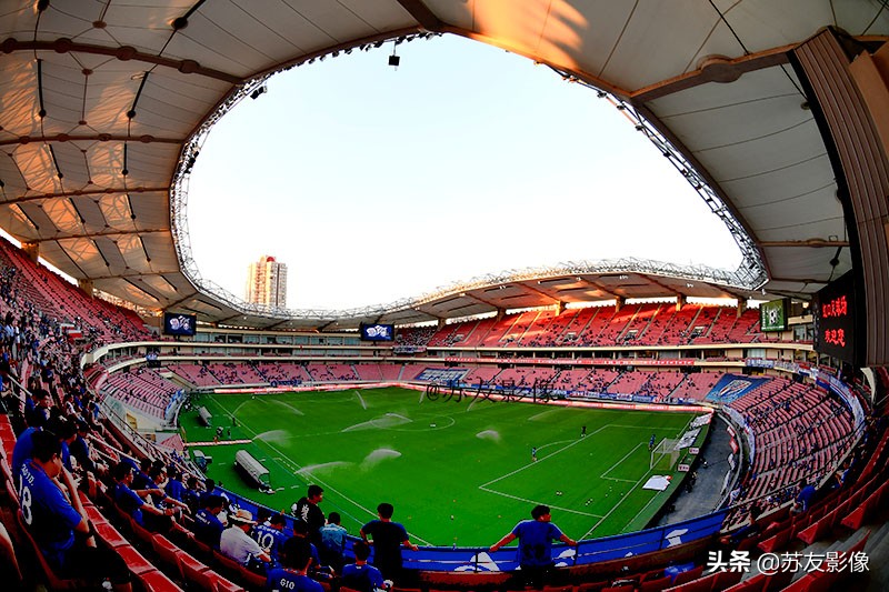 虹口足球场有免费的足球场,中国第1个足球场