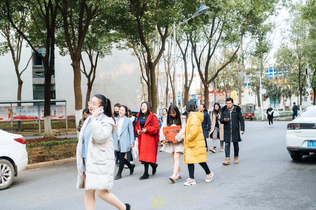 自从藏龙岛有了南延线,我就再没羡慕过别人家的学校!