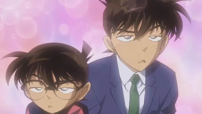 毛利兰穿短裙子,柯南看灰原哀穿毛线衣