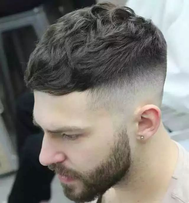 头发两边炸开怎么解决,头发顶部老是鼓起来怎么剪