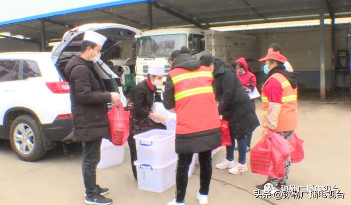 赞！弥勒这几家公司：减免摊位费，免费送餐、送菜，送消毒水...