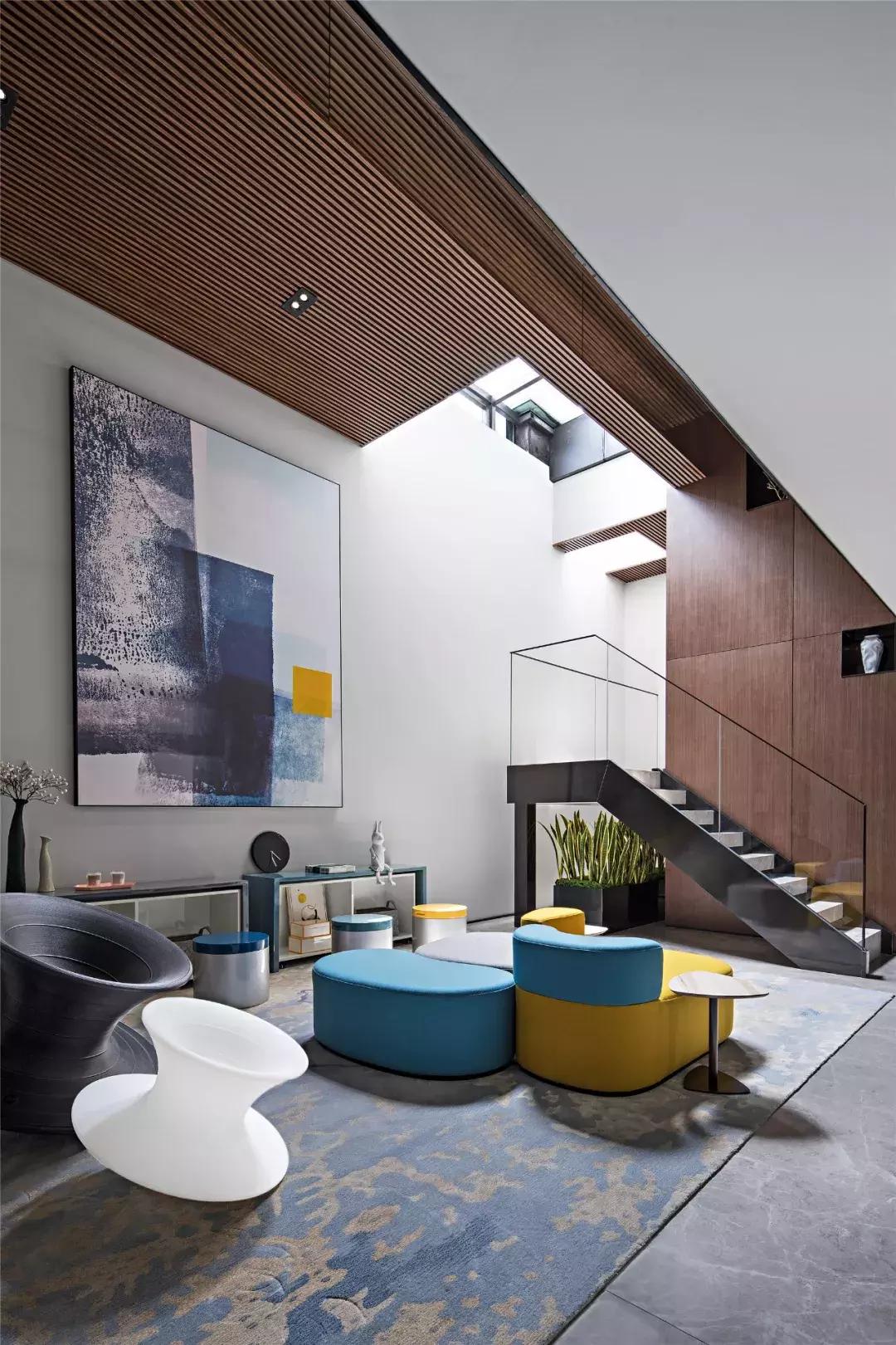 最新款客厅挑空设计图效果图,国外挑空客厅设计极简