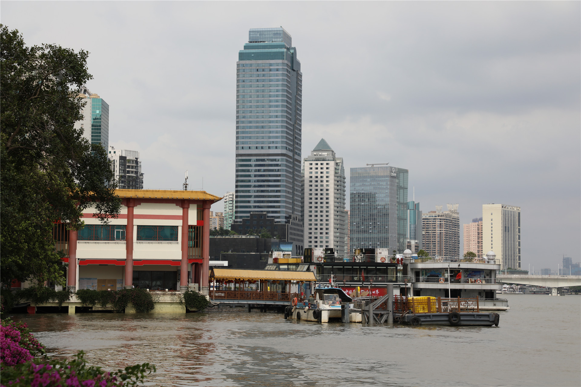 珠江乘船夜游最佳游览路线,花城广场去哪个码头乘船珠江夜游