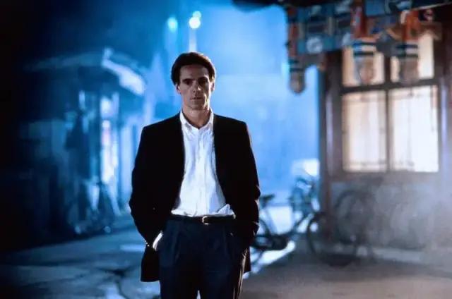 他是《洛丽塔》男主,畸形恋专业户,也是禁欲系不老男神