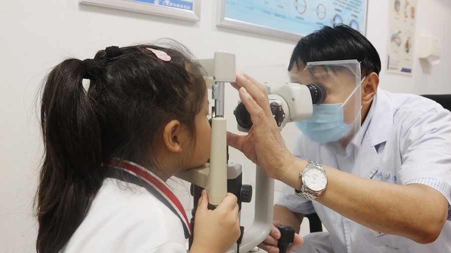 上海和平眼科医院医生,100度以下角膜塑形镜可以恢复视力