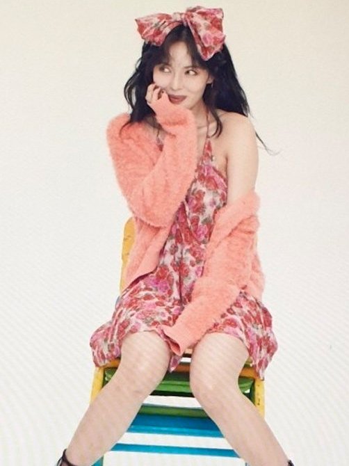 金泫雅演绎2020复古牛仔造型时尚,金泫雅babe碎花裙