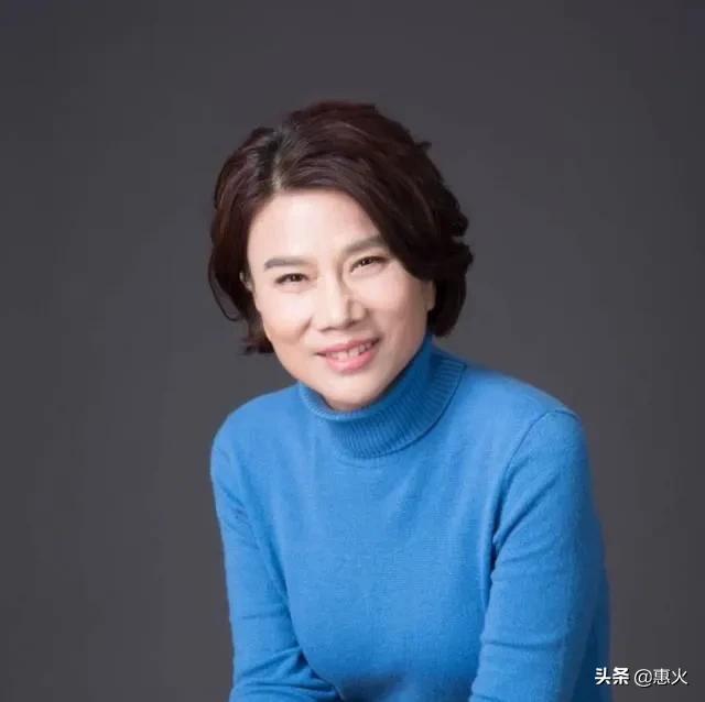 董明珠企业家传奇故事,董明珠三十年从底层到董事长