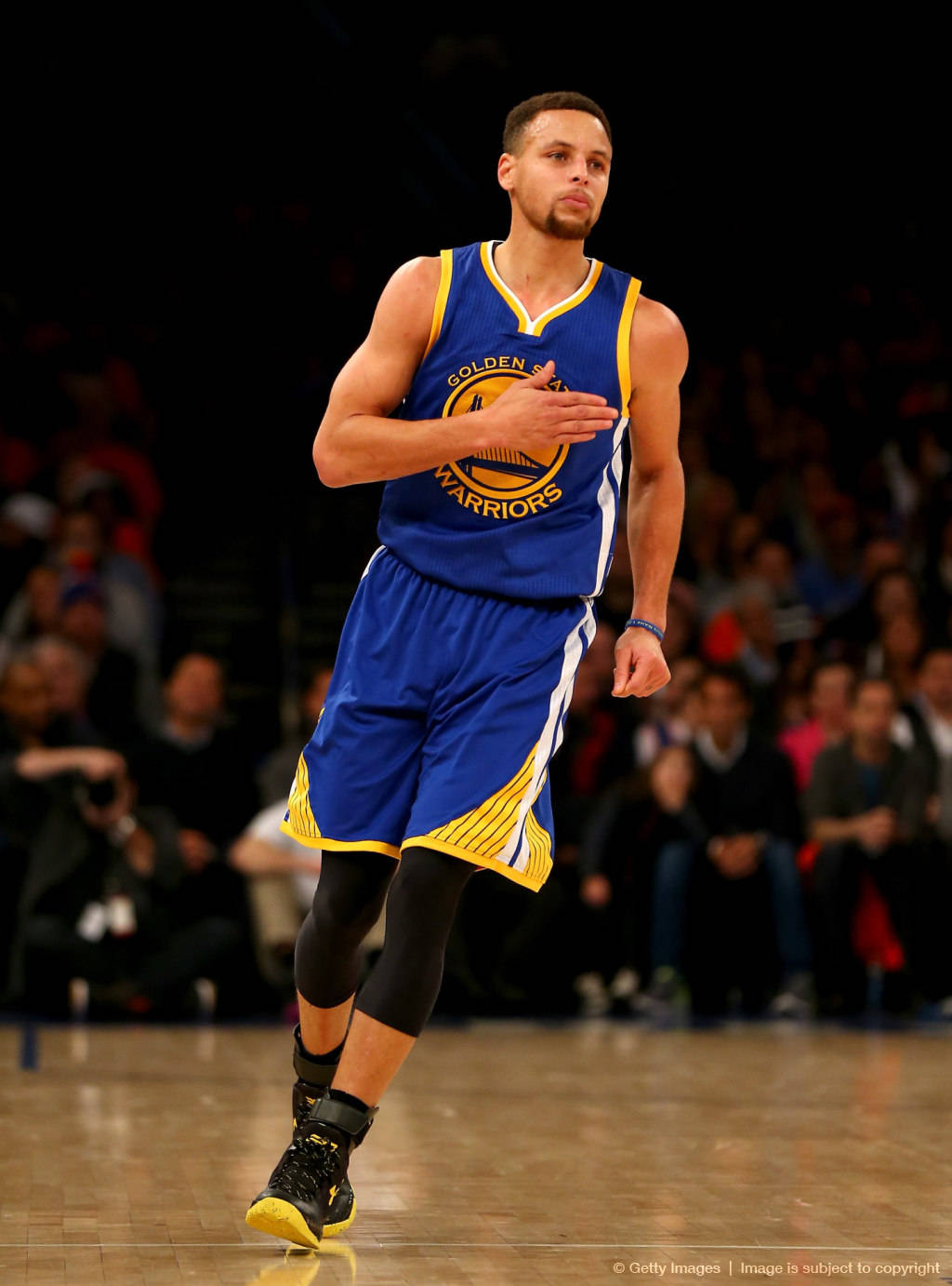 郭艾伦在篮球场上打什么位置,篮球各个球员位置序号