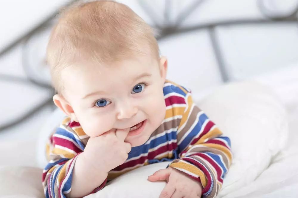 周岁还没长牙是什么原因,宝宝会不会一辈子不长牙