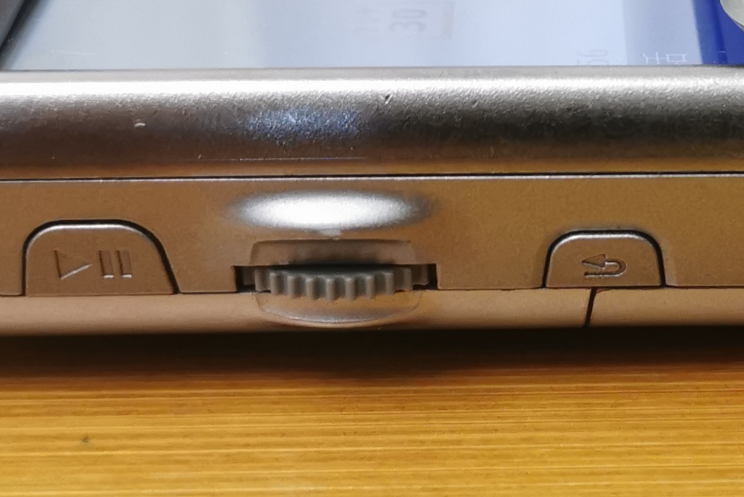 经典手机索尼爱立信p990i,爱立信p990i