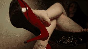 翘二郎腿，身体竟有这么多危害，吓得我赶紧坐直了