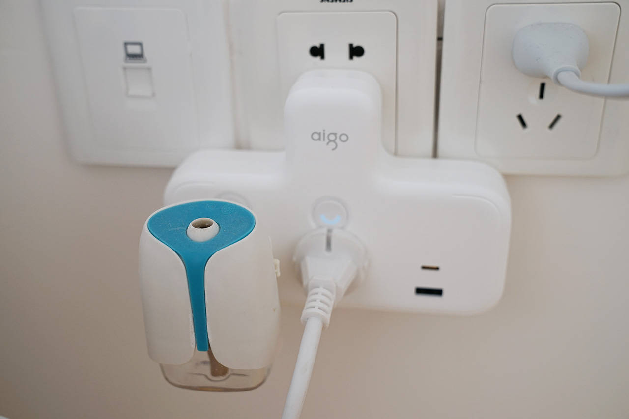 插座不够用再开多一个插座怎么装,插座不够用一个转换器就能搞定