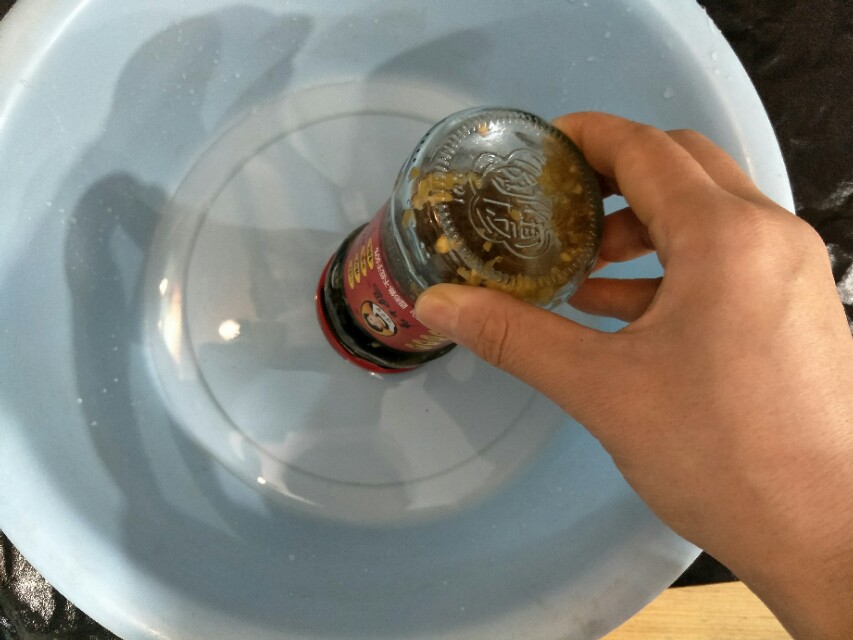 玻璃罐头的盖子怎么开,怎么开玻璃罐头方便又省力