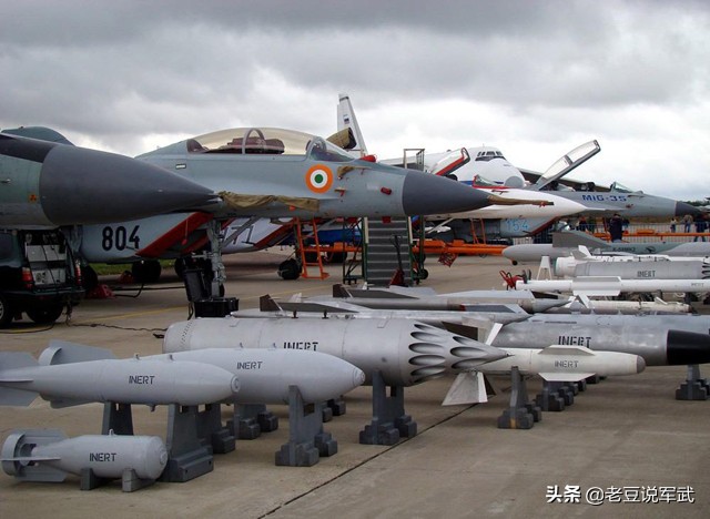 辽宁舰歼-15舰载战斗机,歼15战斗机是不是最大的舰载机