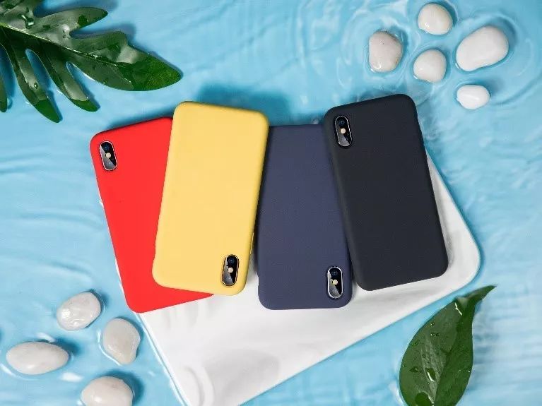 一天狂销300万单，最低2.9元的手机配件市场，靠性价比拿下00后