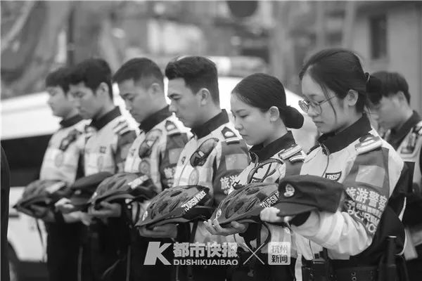 *安门天**广场时隔十年再下半旗，为留在寒冬里的他们