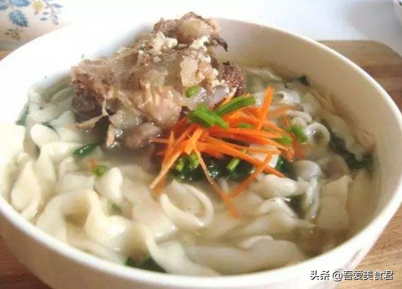 怎么调一碗麻辣又好吃的吃面的料,喜欢吃面条每次都容易吃多