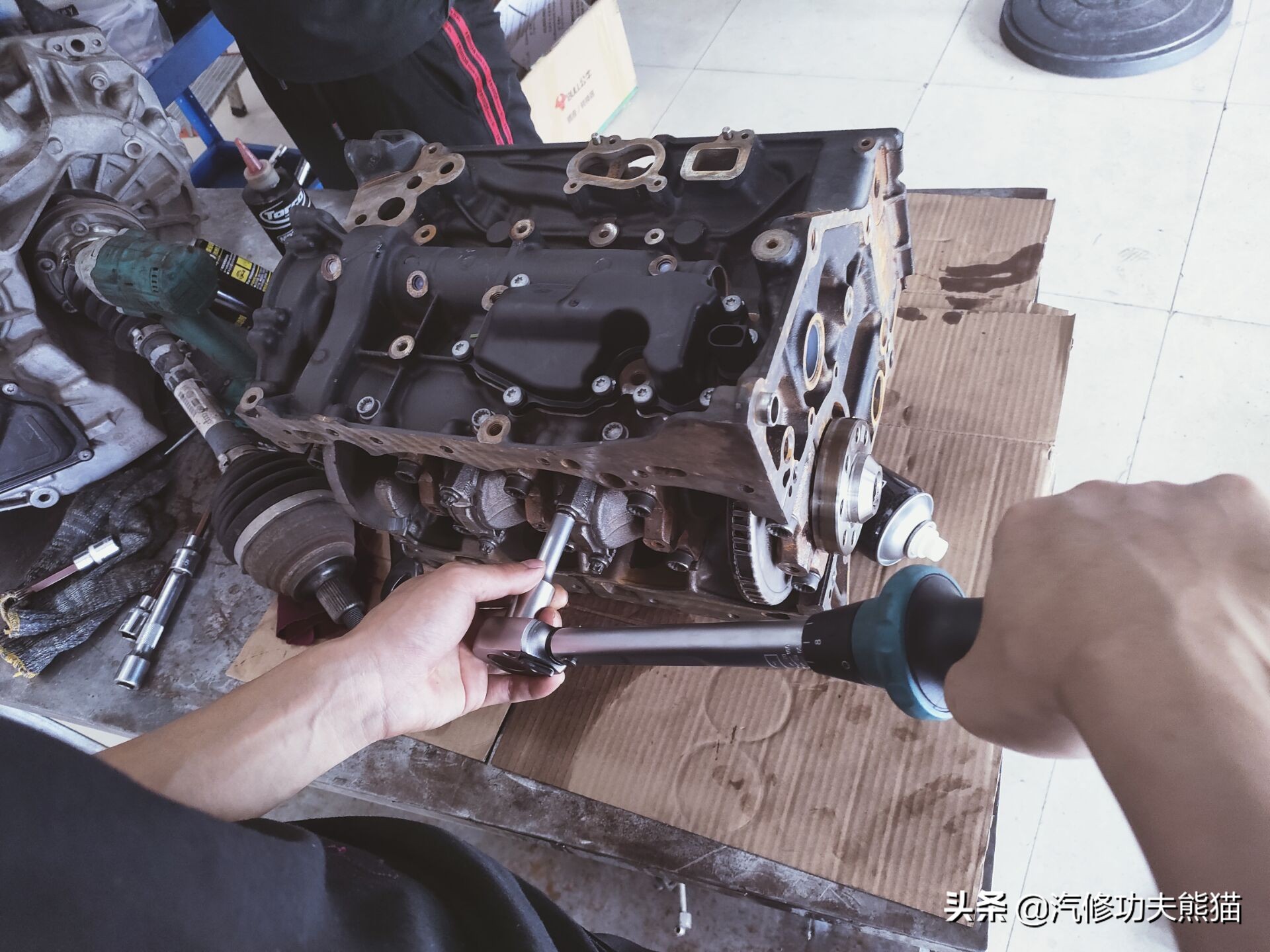 大众夏朗2014款2.0t标配烧机油吗,2016款大众夏朗1.4t发动机烧机油