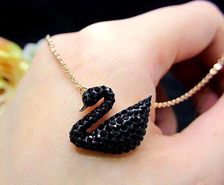 你的朋友圈被这只红天鹅刷屏了吗?来看施华洛世奇新年系列红天鹅