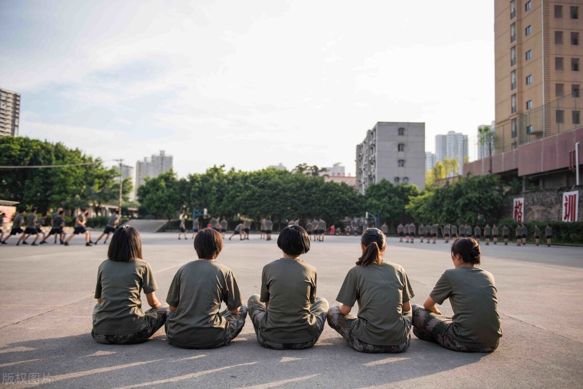 是直招士官好还是定向培养士官好,直招士官和定向培养士官哪种更好