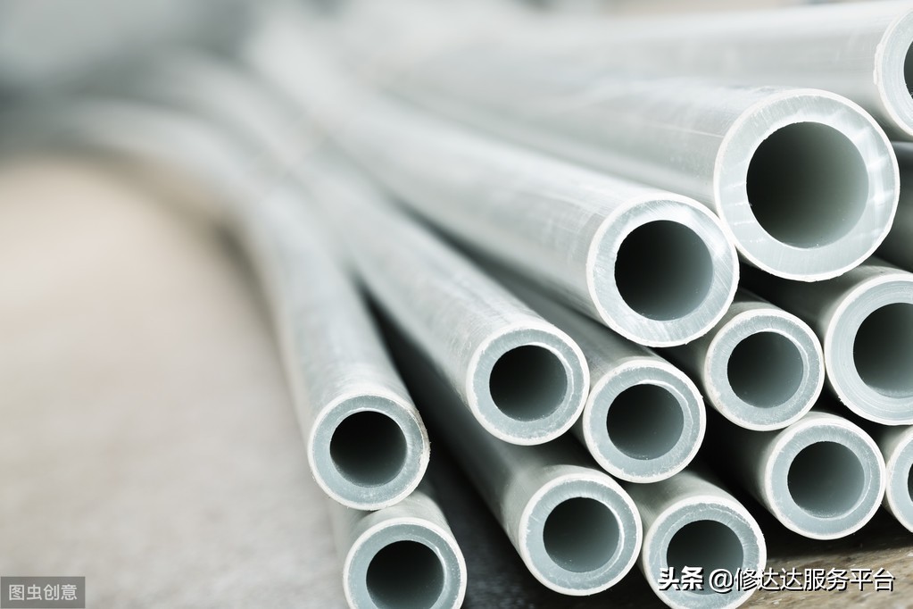 卫生间明装冷热水管安装教程,洗手间水管多怎么安装暗水管