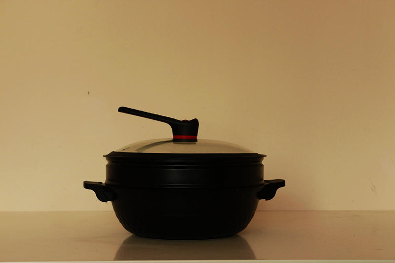 厨房空间开拓者---英国帝伯朗不粘锅，享受生活中美食的冲击