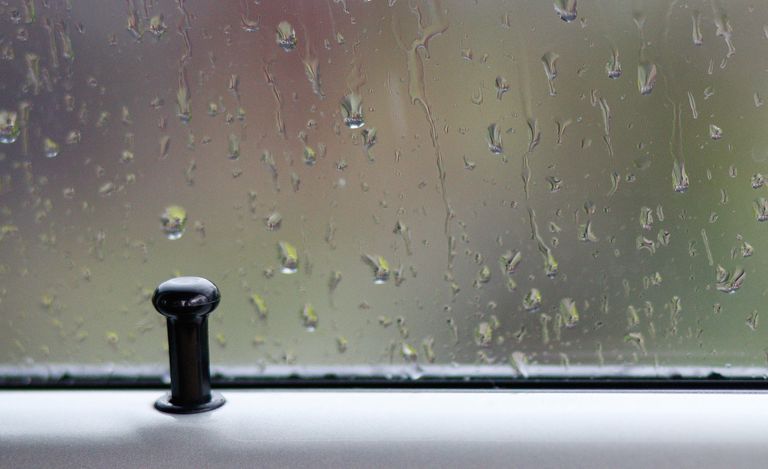 被锁在门里面该如何自救,被锁在门外面了怎么开锁不用钥匙